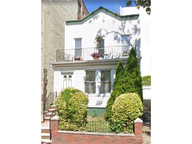  6 BR,  3.00 BTH &nbsp;Multi-family style home in Bay Ridge