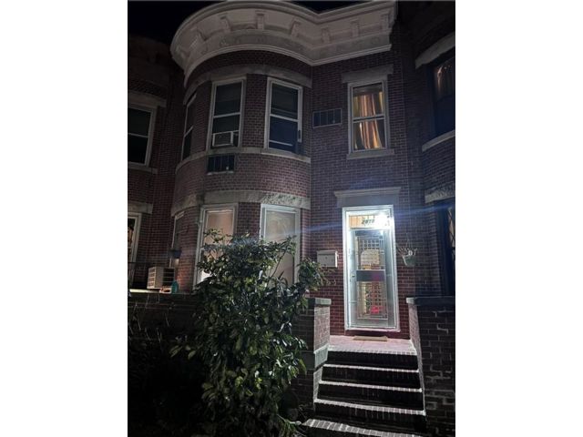  4 BR,  1.00 BTH &nbsp;Single family style home in Flatbush