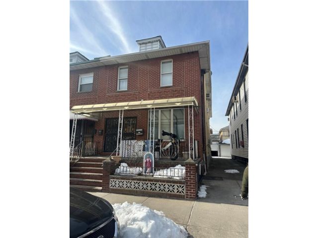 Studio,  0.00 BTH &nbsp;Multi-family style home in Bensonhurst