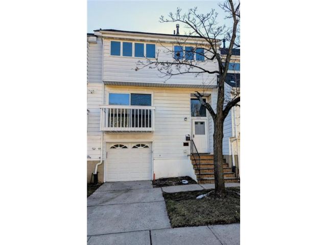  4 BR,  3.00 BTH &nbsp;Single family style home in Arden Heights