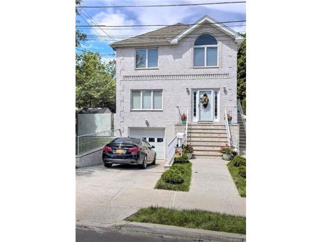  5 BR,  5.00 BTH &nbsp;Multi-family style home in Westerleigh