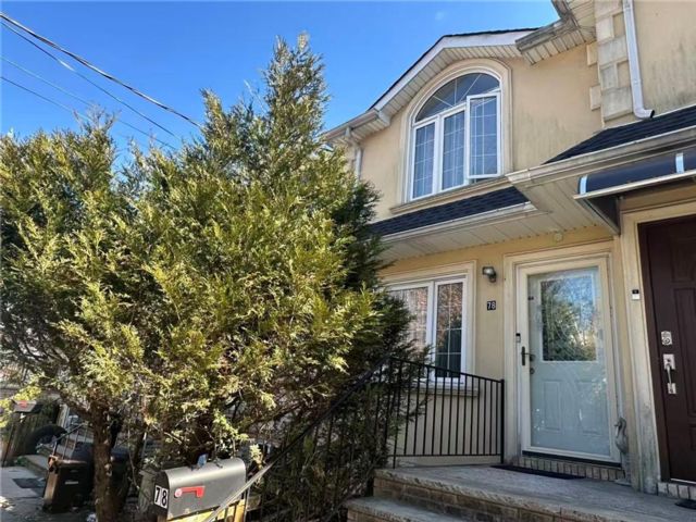  3 BR,  3.00 BTH &nbsp;Single family style home in Clifton