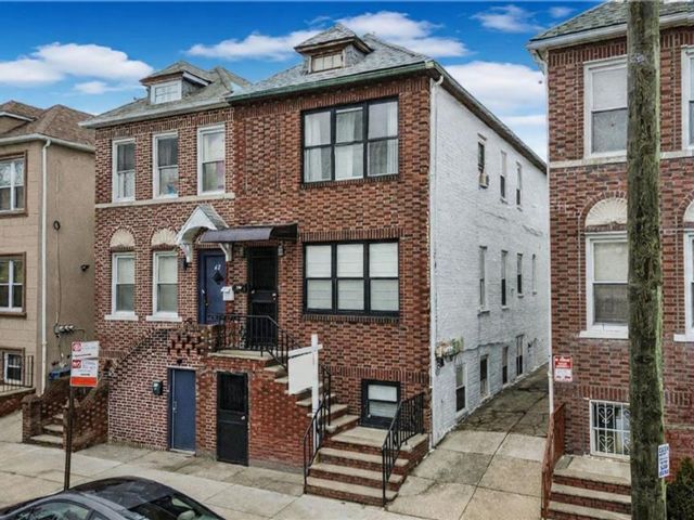 Studio,  0.00 BTH &nbsp;Multi-family style home in Gravesend