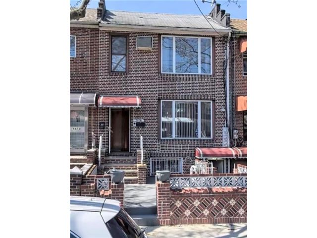  3 BR,  3.00 BTH &nbsp;Multi-family style home in Dyker Heights