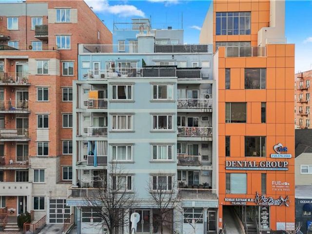  2 BR,  2.00 BTH &nbsp;Condominium style home in Sheepshead Bay