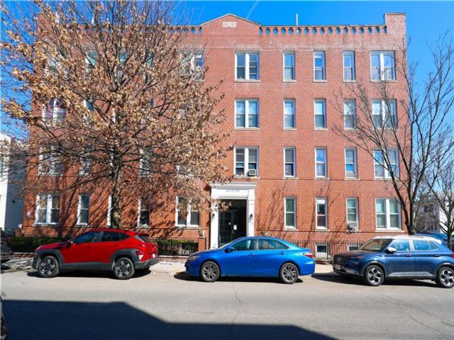  2 BR,  1.00 BTH &nbsp;Condominium style home in Midwood