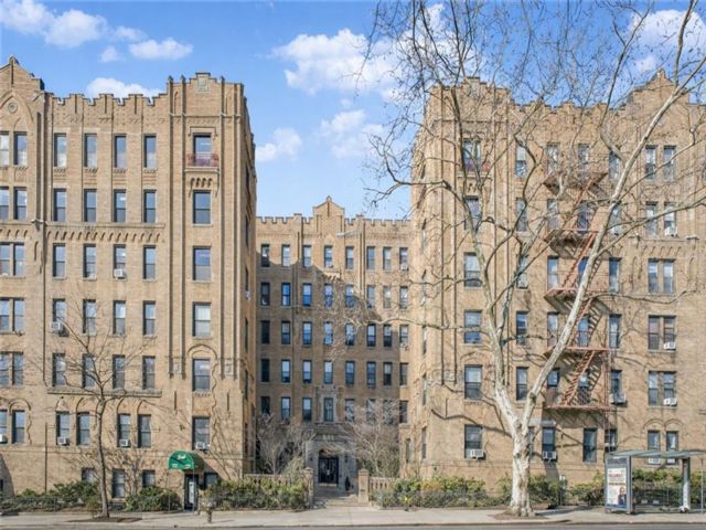  1 BR,  1.00 BTH &nbsp;Co-op style home in Windsor Terrace