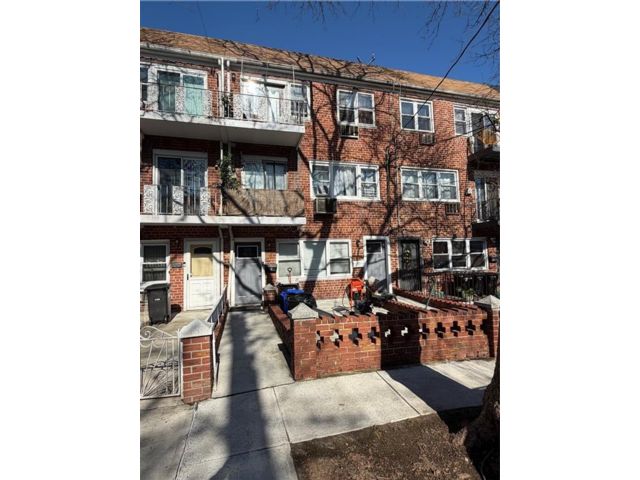  6 BR,  0.00 BTH &nbsp;Multi-family style home in Old Mill Basin