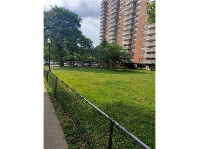  1 BR,  1.00 BTH &nbsp;Co-op style home in Bath Beach