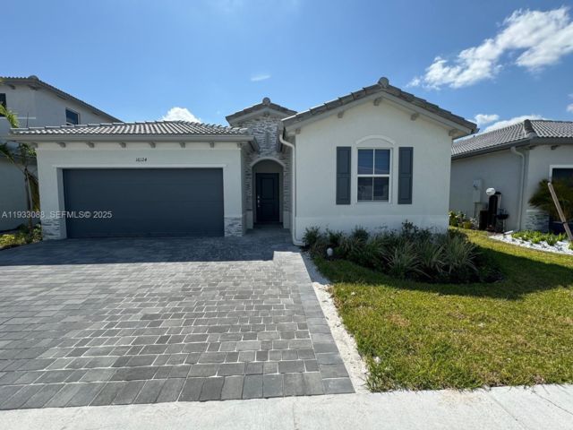  4 BR,  3.00 BTH &nbsp;Traditional style home in Miami