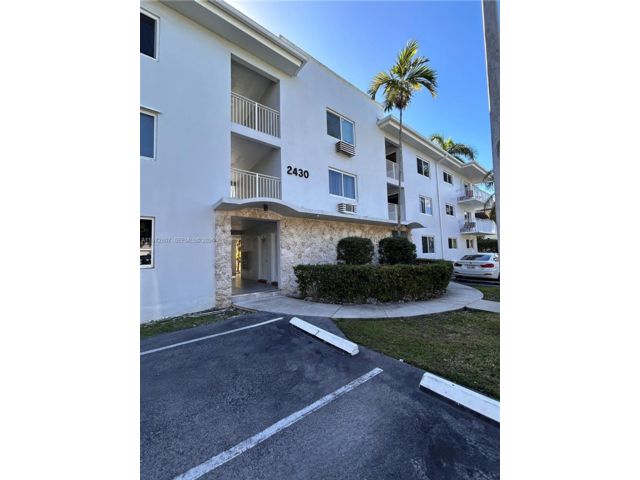  2 BR,  1.00 BTH &nbsp; style home in Biscayne Park