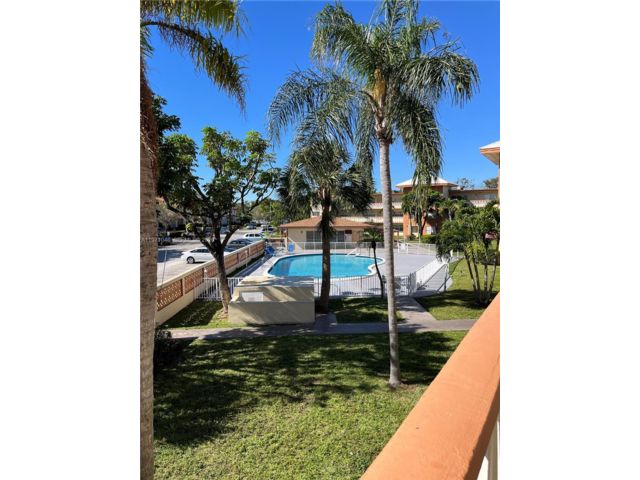  2 BR,  2.00 BTH &nbsp; style home in Biscayne Park