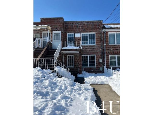  4 BR,  3.00 BTH &nbsp;Hi ranch style home in Mill Basin