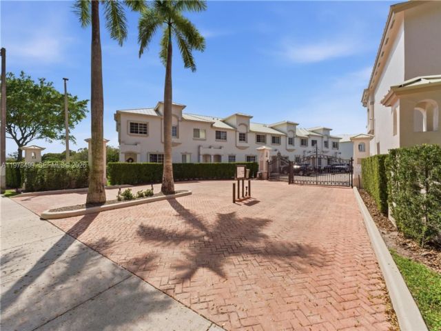  2 BR,  2.50 BTH &nbsp; style home in Palmetto Bay