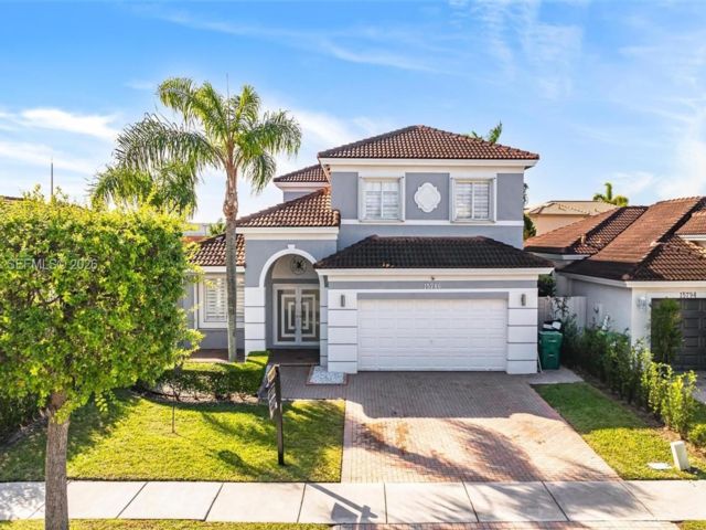  3 BR,  3.00 BTH &nbsp; style home in Miami