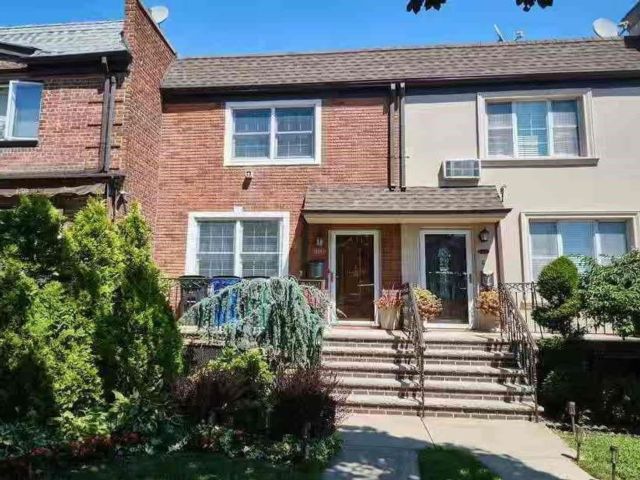  2 BR,  2.00 BTH &nbsp;Single family style home in Bensonhurst
