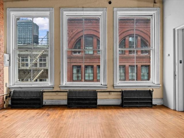  2 BR,  1.00 BTH &nbsp;Co-op style home in Soho