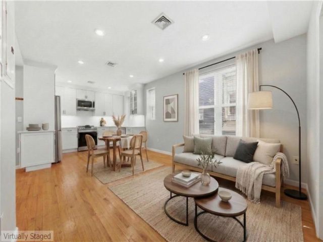  2 BR,  2.00 BTH &nbsp;Condominium style home in Bay Ridge