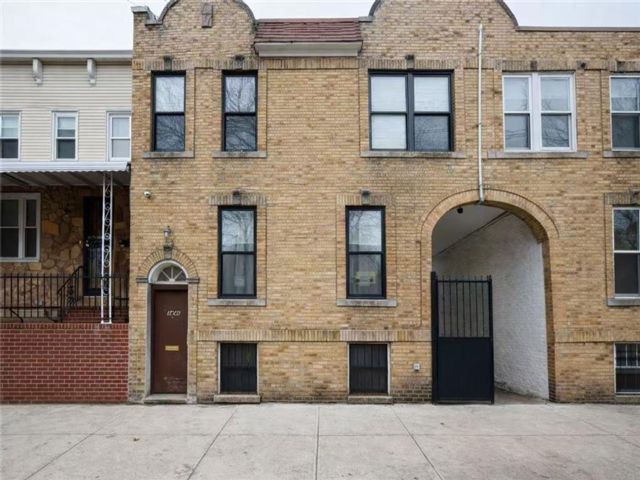 13 BR,  0.00 BTH &nbsp;Multi-family style home in Corona