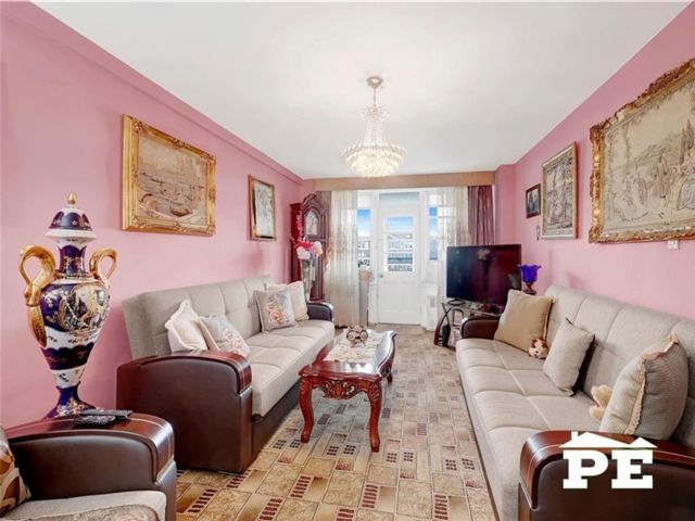  2 BR,  1.00 BTH &nbsp;Co-op style home in Kensington