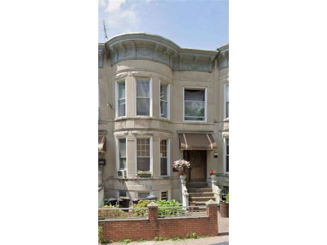 Studio,  0.00 BTH &nbsp;Multi-family style home in Sunset Park