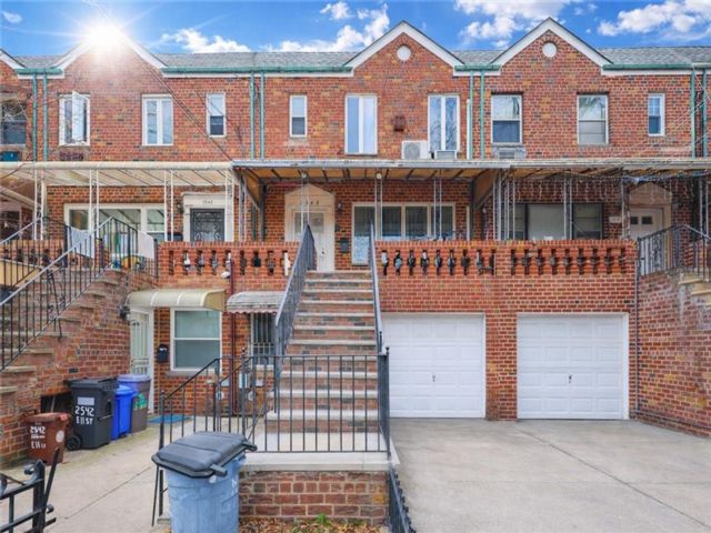  7 BR,  4.00 BTH &nbsp;Multi-family style home in Sheepshead Bay