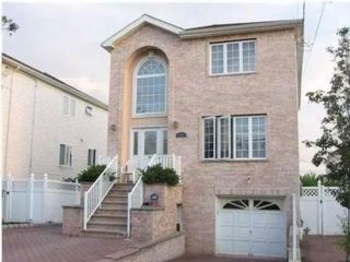  4 BR,  4.00 BTH &nbsp;Single family style home in Pleasant Plains