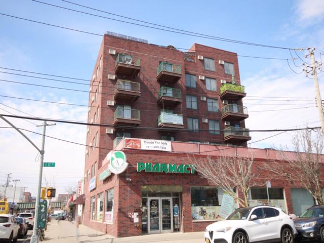  2 BR,  2.00 BTH &nbsp;Condo style home in Sheepshead Bay