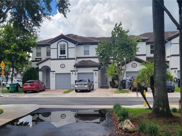  3 BR,  2.50 BTH &nbsp;Townhouse style home in Medley