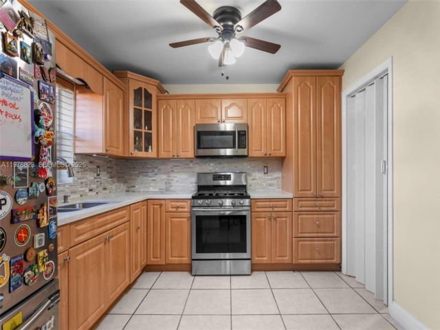  2 BR,  2.50 BTH &nbsp;Townhouse style home in Miami