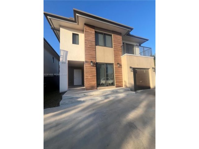  5 BR,  4.50 BTH &nbsp; style home in Florida City