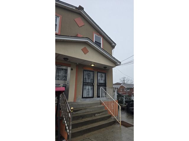  6 BR,  5.00 BTH &nbsp;Ranch style home in Laurelton