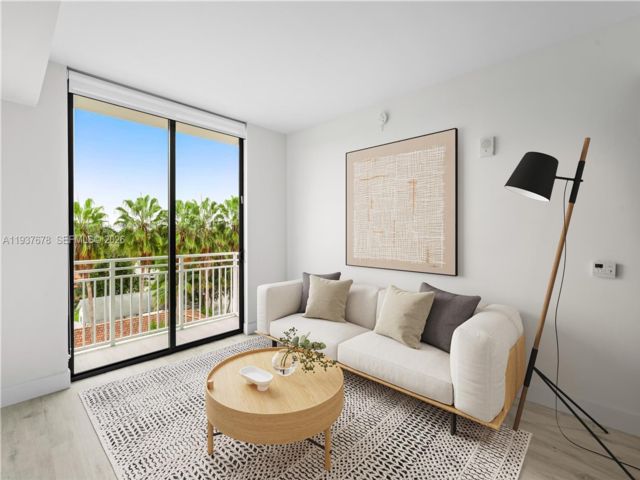  2 BR,  2.00 BTH &nbsp;Apartment style home in Miami