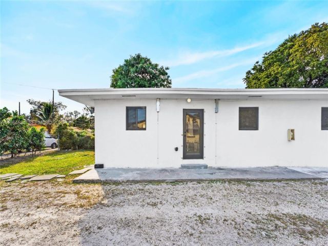  2 BR,  1.00 BTH &nbsp; style home in El Portal