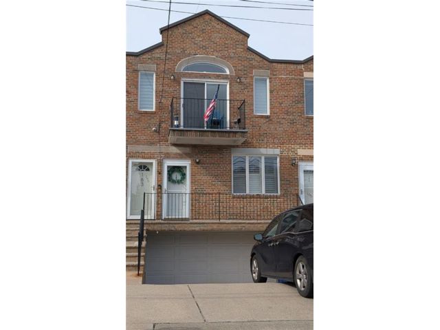  2 BR,  3.00 BTH &nbsp;Condominium style home in Belle Harbor