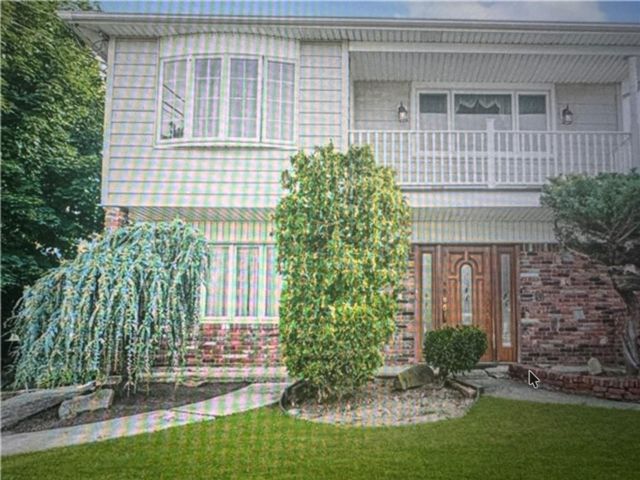  3 BR,  2.00 BTH &nbsp;Multi-family style home in New Springville