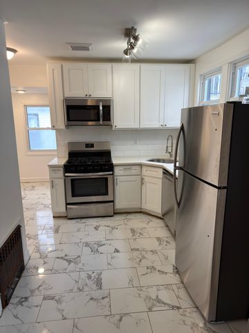  3 BR,  1.00 BTH &nbsp;Apartment style home in Rockaway Beach