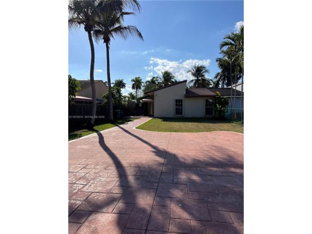  3 BR,  2.00 BTH &nbsp;Villa style home in Miami