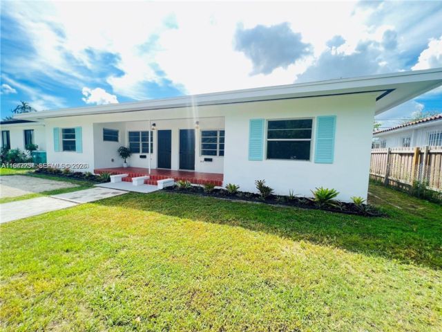  2 BR,  1.00 BTH &nbsp; style home in Biscayne Park