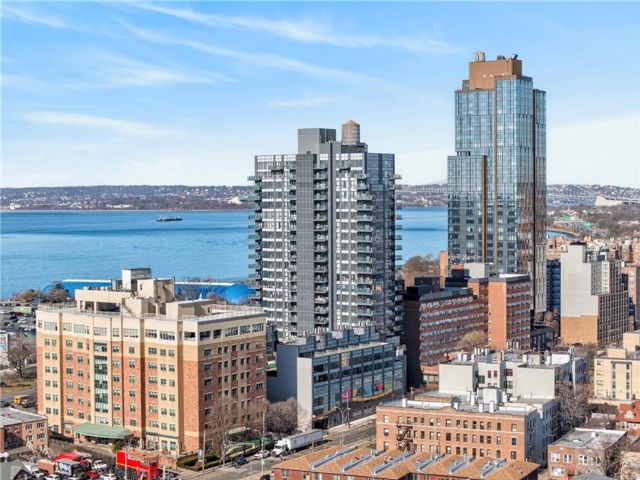  2 BR,  2.00 BTH &nbsp;Condominium style home in Bensonhurst