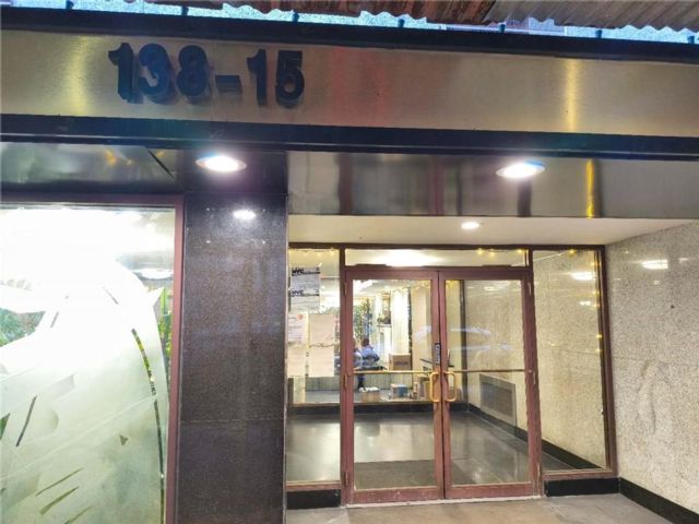  1 BR,  1.00 BTH &nbsp;Co-op style home in Flushing