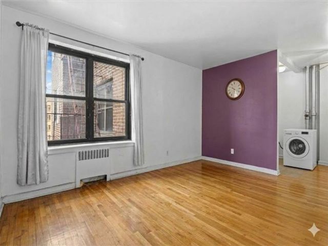  1 BR,  1.00 BTH &nbsp;Co-op style home in Midwood