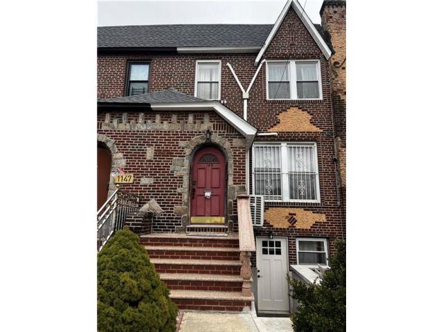  3 BR,  2.00 BTH &nbsp;Single family style home in East Flatbush