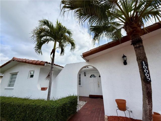  3 BR,  2.00 BTH &nbsp; style home in Palmetto Bay