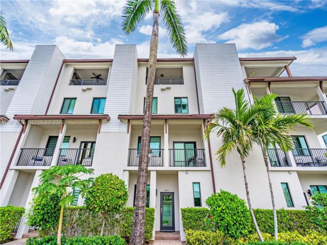  3 BR,  2.55 BTH &nbsp;Townhouse style home in Medley