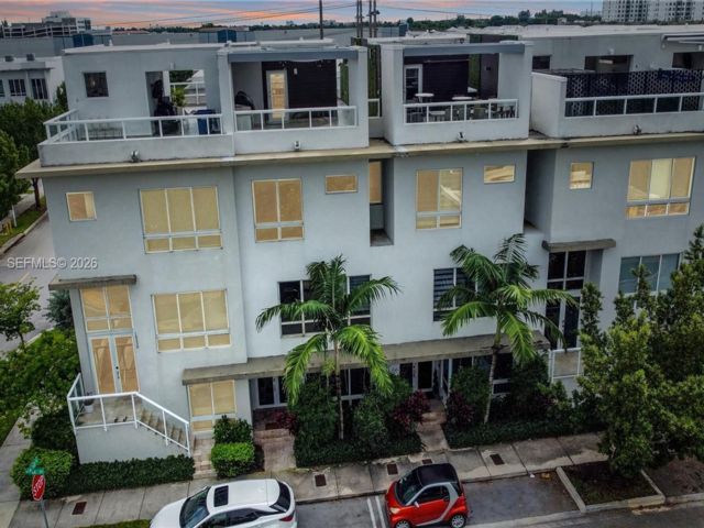  4 BR,  3.55 BTH &nbsp;Townhouse style home in Medley