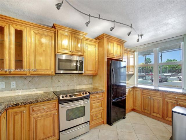  2 BR,  2.00 BTH &nbsp; style home in Plantation