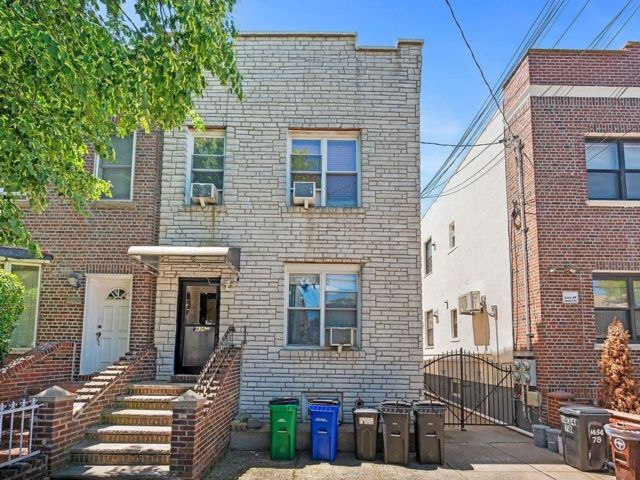 Studio,  0.00 BTH &nbsp;Multi-family style home in Bensonhurst