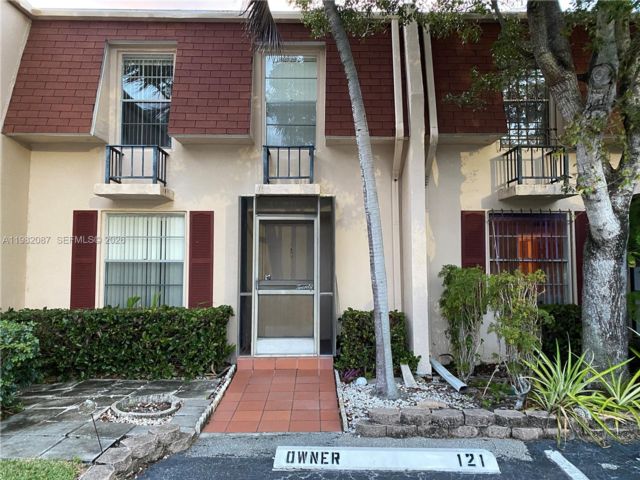  3 BR,  2.50 BTH &nbsp; style home in Hallandale Beach