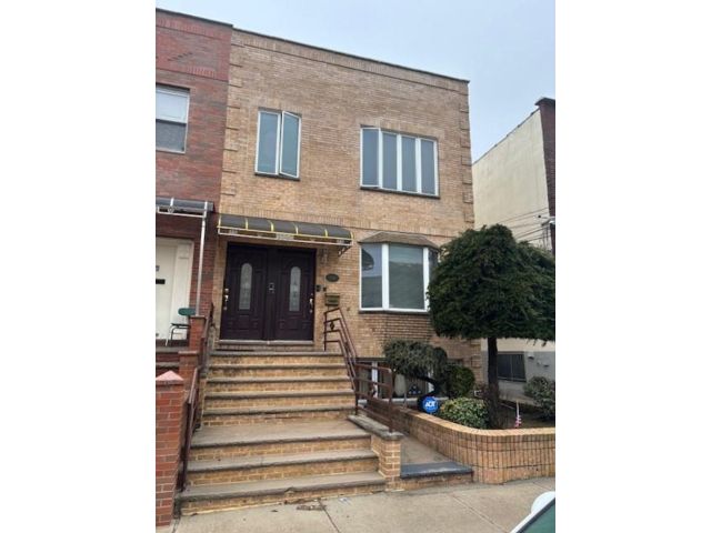  5 BR,  5.00 BTH &nbsp;Multi-family style home in Dyker Heights